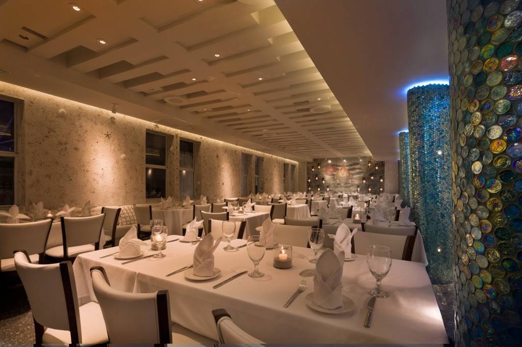 Lario’s On The Beach | restaurant | 820 Ocean Dr, Miami Beach, FL 33139, USA | 3055329577 OR +1 305-532-9577