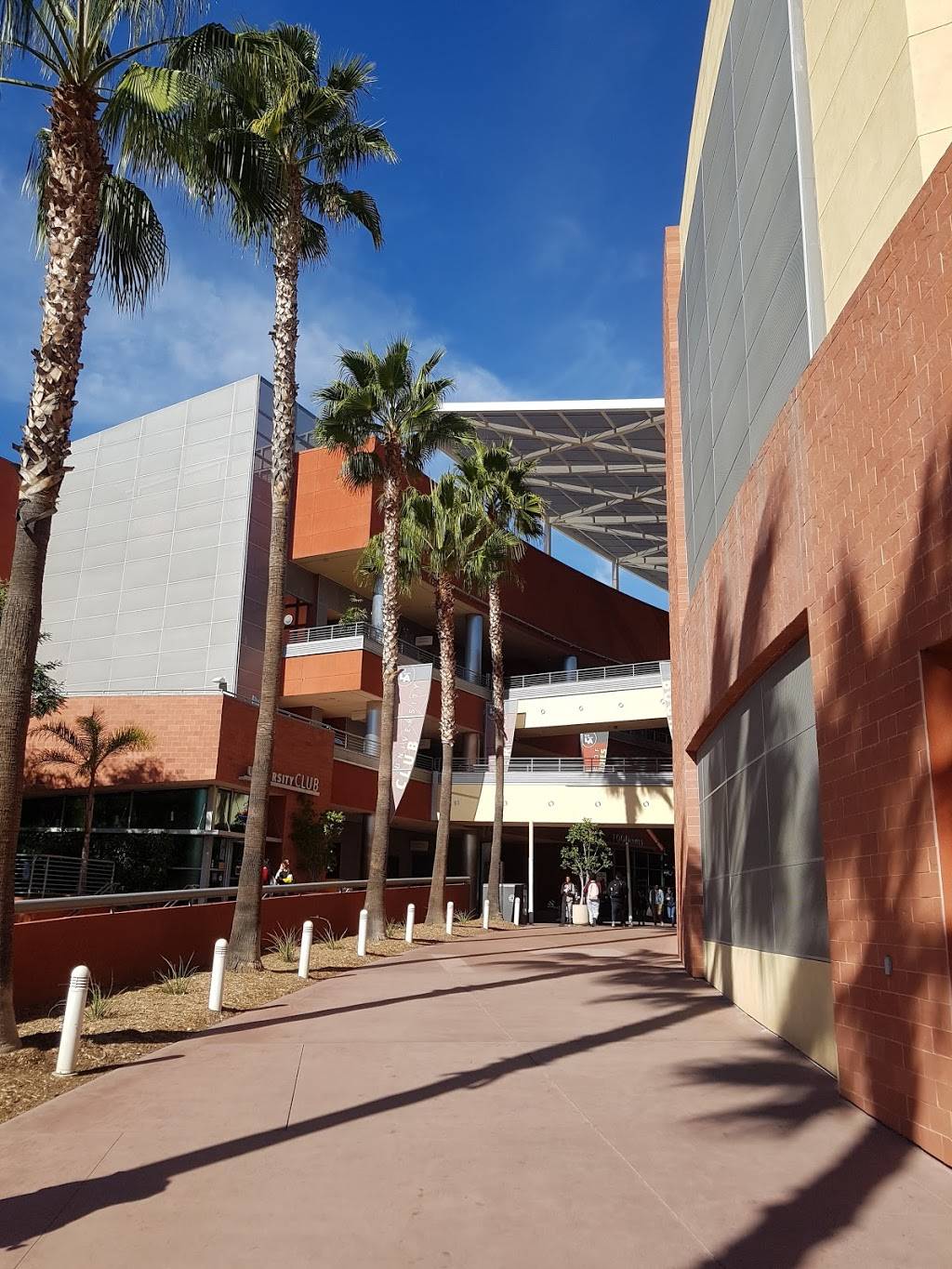 Carls Jr. | restaurant | 5151 State University Dr, Los Angeles, CA 90032, USA | 3233436780 OR +1 323-343-6780