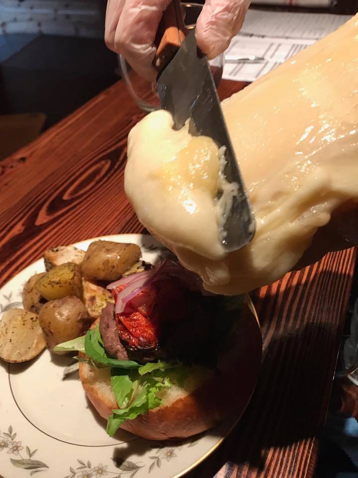 Au Chalet | restaurant | 24 Whitney Ave, New Haven, CT 06510, USA | 4754417998 OR +1 475-441-7998