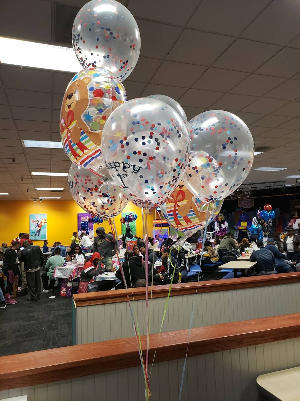 Chuck E. Cheeses | restaurant | 2701 S Chase Ave, Milwaukee, WI 53207, USA | 4144838655 OR +1 414-483-8655