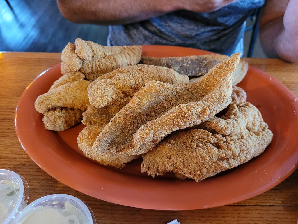 Freds Fish House | restaurant | 44 Hwy 101 Cutoff, Mountain Home, AR 72653, USA | 8704925958 OR +1 870-492-5958