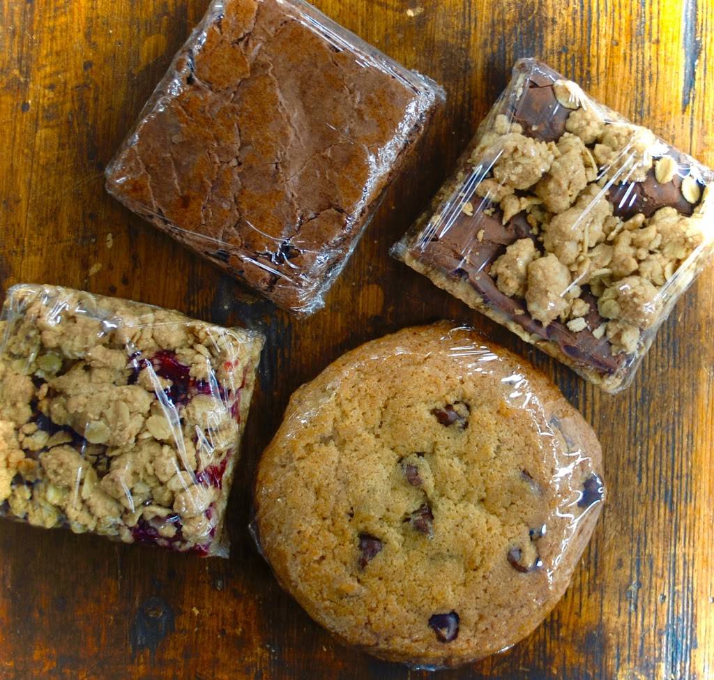 Jocelyn & Cintas Bake Shop - Catering Wedding Cakes - Donuts Co | bakery | 150 Main St, Newport, VT 05855, USA | 8023344034 OR +1 802-334-4034