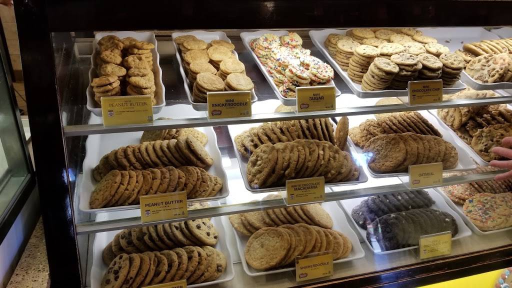 Nestlé Toll House Café By Chip | cafe | 1001 Heavenly Village Way #10, South Lake Tahoe, CA 96150, USA | 5305433300 OR +1 530-543-3300