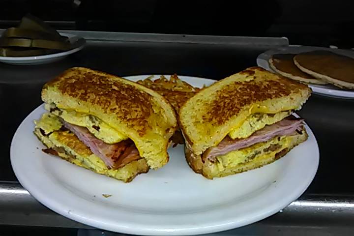 Dennys | restaurant | 11901 East Fwy, Houston, TX 77029, USA | 7134555599 OR +1 713-455-5599