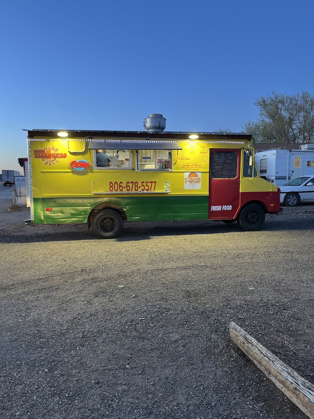 Texas Tacos To Go | restaurant | 828 N Dumas Ave, Dumas, TX 79029, USA | 8066785577 OR +1 806-678-5577