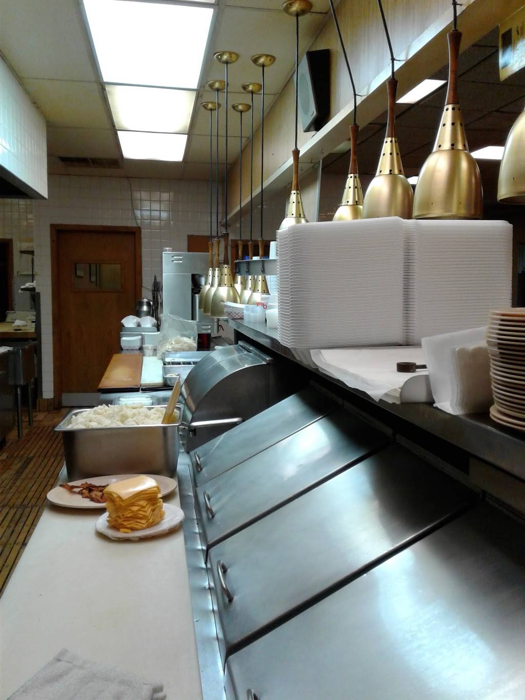 Wolfs | restaurant | 3643 Wolf Rd, Franklin Park, IL 60131, USA | 8474550070 OR +1 847-455-0070