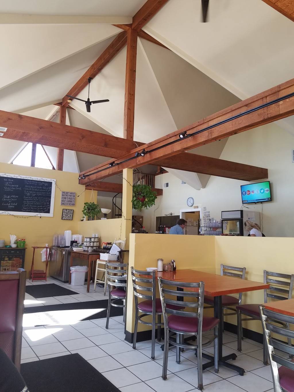 Krissys Korner | restaurant | 1200 Barnum Ave, Stratford, CT 06614, USA | 2038708038 OR +1 203-870-8038