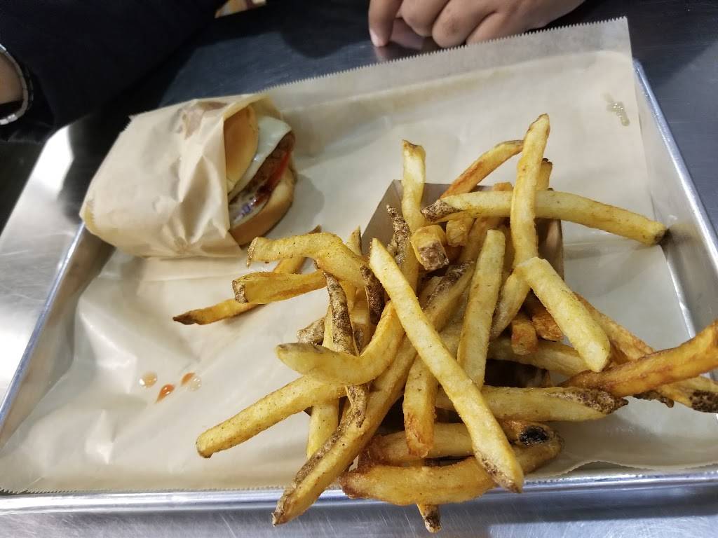 Burger 7 | restaurant | 7505 Leesburg Pike, Falls Church, VA 22043, USA | 7034428777 OR +1 703-442-8777