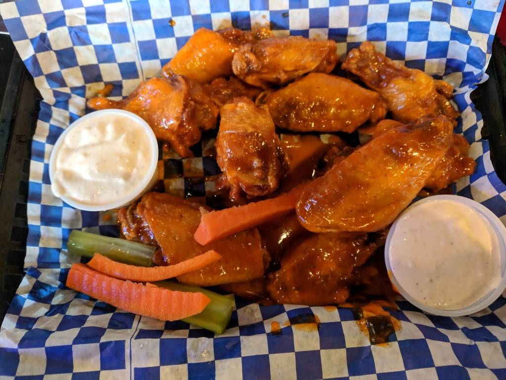 Bootys Wings Burgers and Beer | restaurant | 1300 S Watson Rd suite 109, Buckeye, AZ 85326, USA | 6233863080 OR +1 623-386-3080