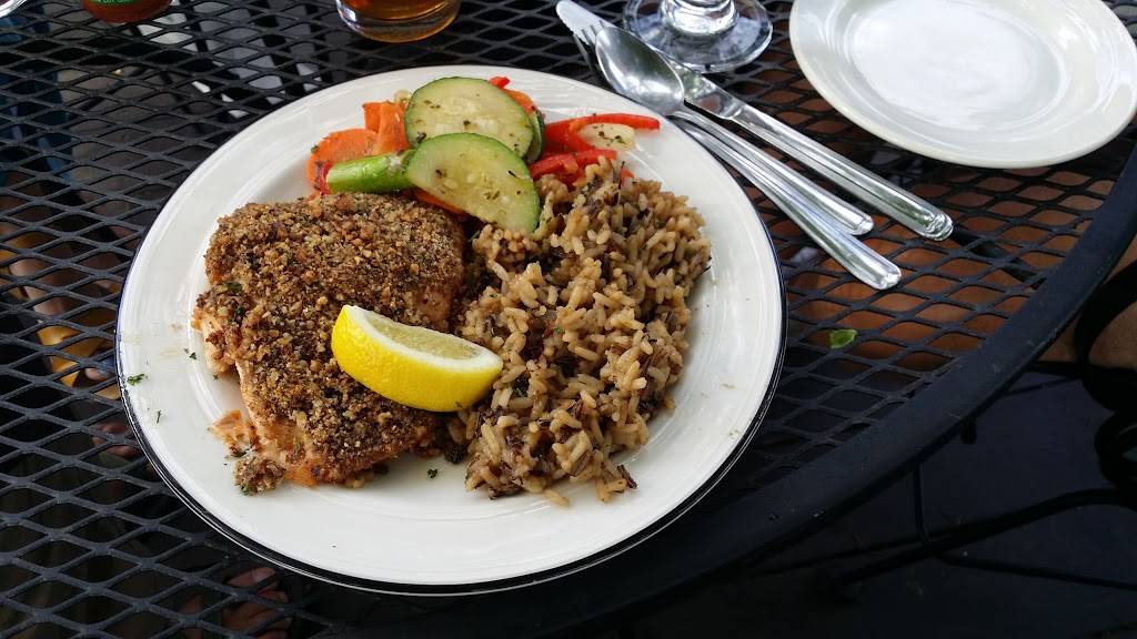 Simpsons Restaurant | restaurant | 222 S Main St, Waupaca, WI 54981, USA | 7152582330 OR +1 715-258-2330