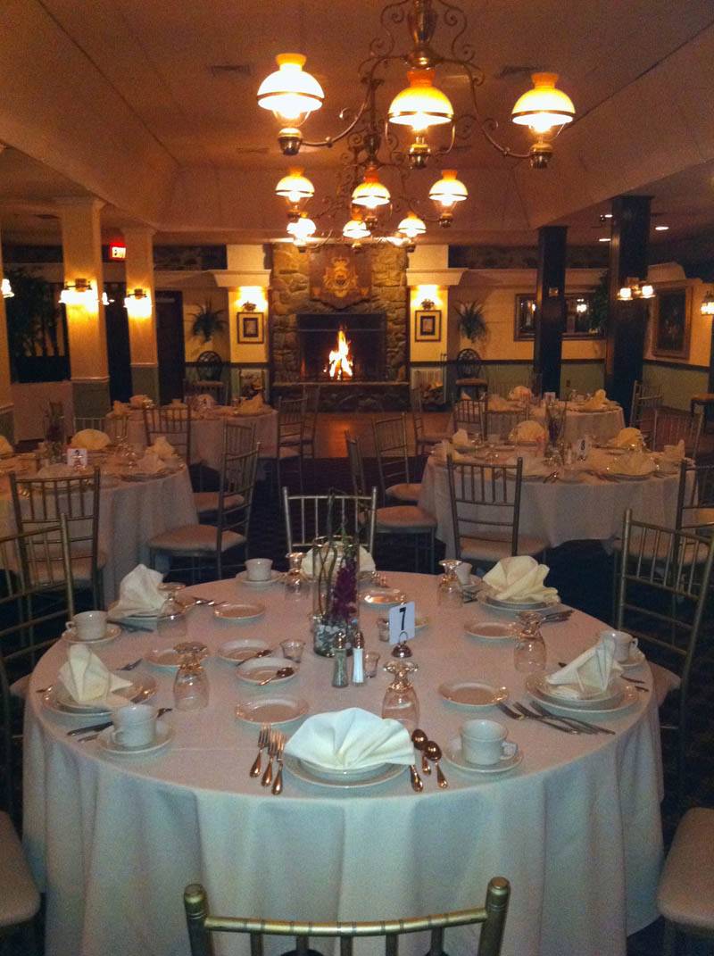 Stone Barn CC Grill | restaurant | 175 Shelton Rd, Monroe, CT 06468, USA | 2032684612 OR +1 203-268-4612