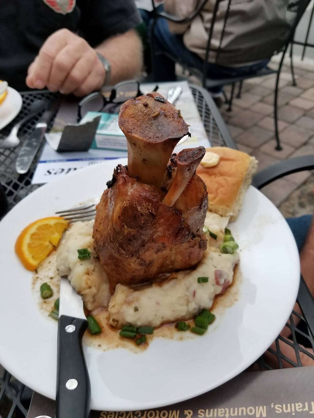 Sip Restaurant Jazz and Wine Bar | restaurant | 707 W Main St, Leesburg, FL 34748, USA | 3524357840 OR +1 352-435-7840