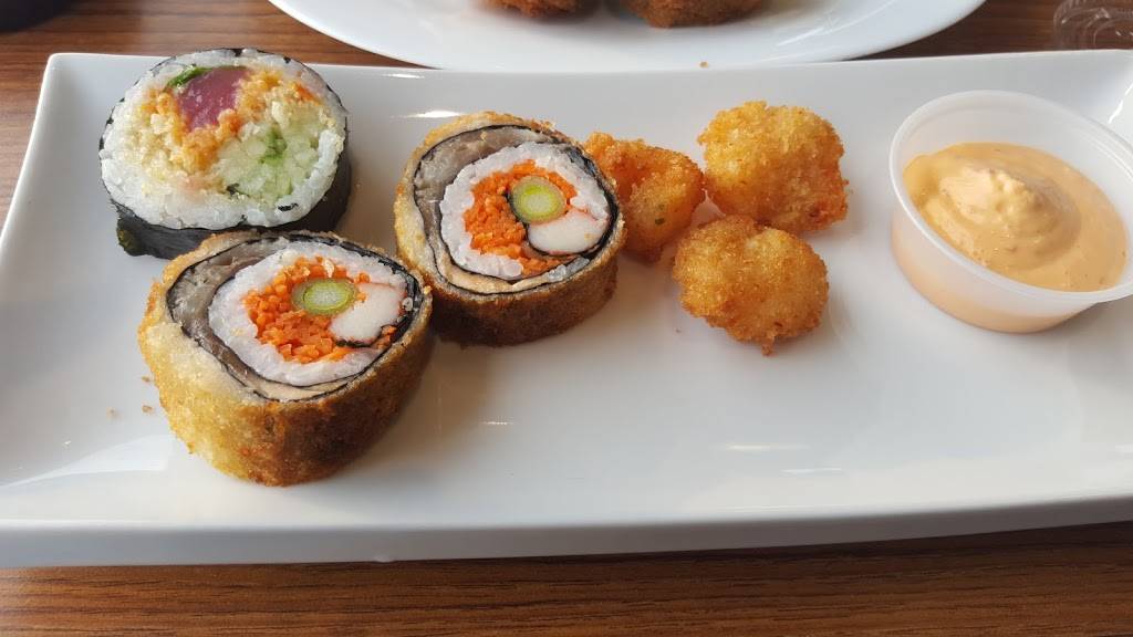 Sushi Shop | restaurant | Galeries St-Laurent, 2245 Boulevard Marcel-Laurin, Saint-Laurent, QC H4R 1K4, Canada | 5143354408 OR +1 514-335-4408