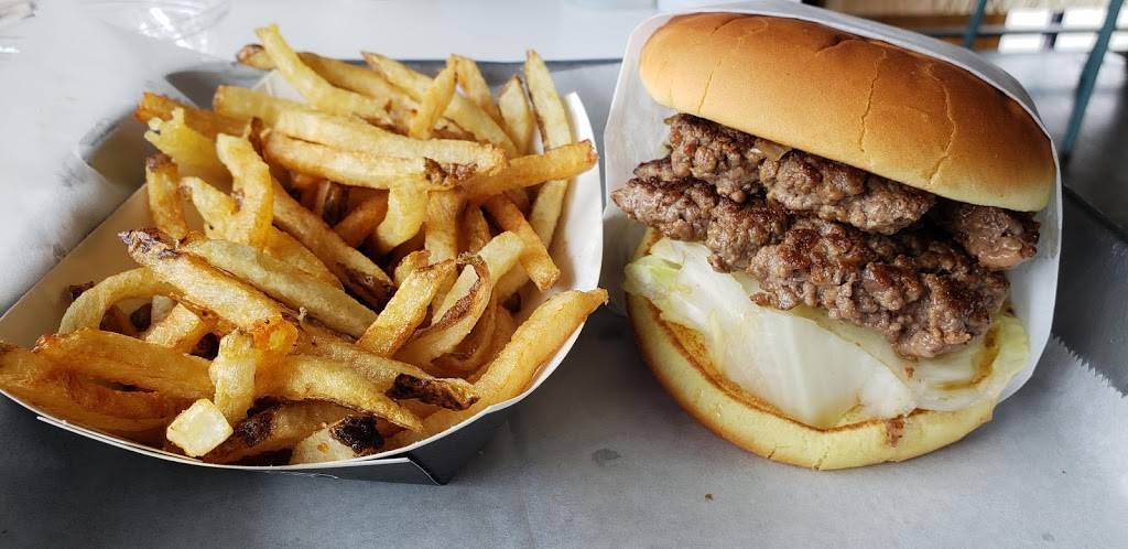 Elevation Burger | restaurant | 108 Waterfront St, Oxon Hill, MD 20745, USA | 3015679010 OR +1 301-567-9010