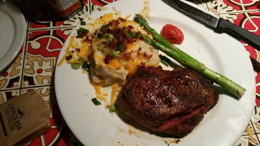 Chilis Grill & Bar | restaurant | 1240 E Main St, Carbondale, IL 62902, USA | 6185298083 OR +1 618-529-8083