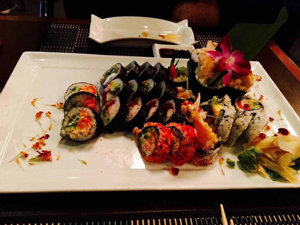 Mikasa Sushi Bar | restaurant | 175 Promenade Du Centropolis, Laval, QC H7T 0B3, Canada | 4506813338 OR +1 450-681-3338