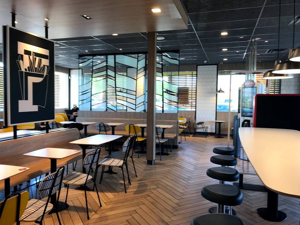 McDonalds | cafe | 2515 Ruelle Saint-Jacques, Boisbriand, QC J7H 0C2, Canada | 4504205662 OR +1 450-420-5662