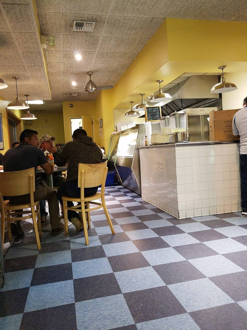 Rotisserie Smokehouse | restaurant | 46520 Middle Rd, Southold, NY 11971, USA | 6317659655 OR +1 631-765-9655