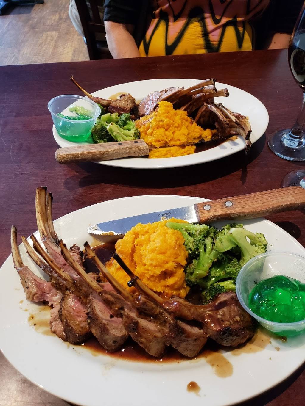 CJs American Grill | restaurant | 10095 Main Rd, Mattituck, NY 11952, USA | 6313155311 OR +1 631-315-5311