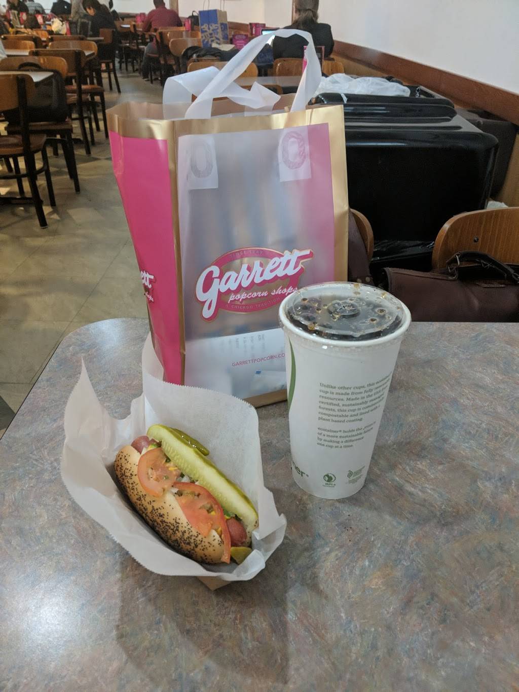 Garrett Popcorn Shops | meal takeaway | OHare International Airport, 1 Upper Level, Terminal 3, Concourse H Gate H2, Chicago, IL 60666, USA | 8884767267 OR +1 888-476-7267