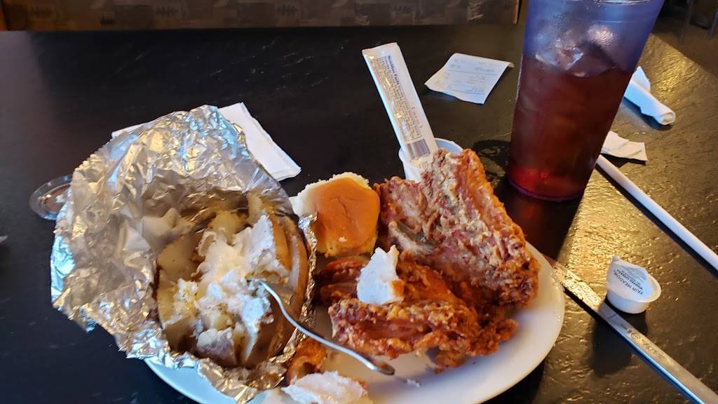 Tom & Tiffs | restaurant | 607 S Hazel St, Glenwood, IA 51534, USA | 7125274168 OR +1 712-527-4168