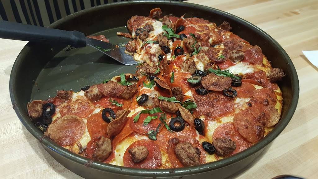 Old Chicago Pizza and Taproom | restaurant | 436 N Hwy 67, Cedar Hill, TX 75104, USA | 9722915706 OR +1 972-291-5706