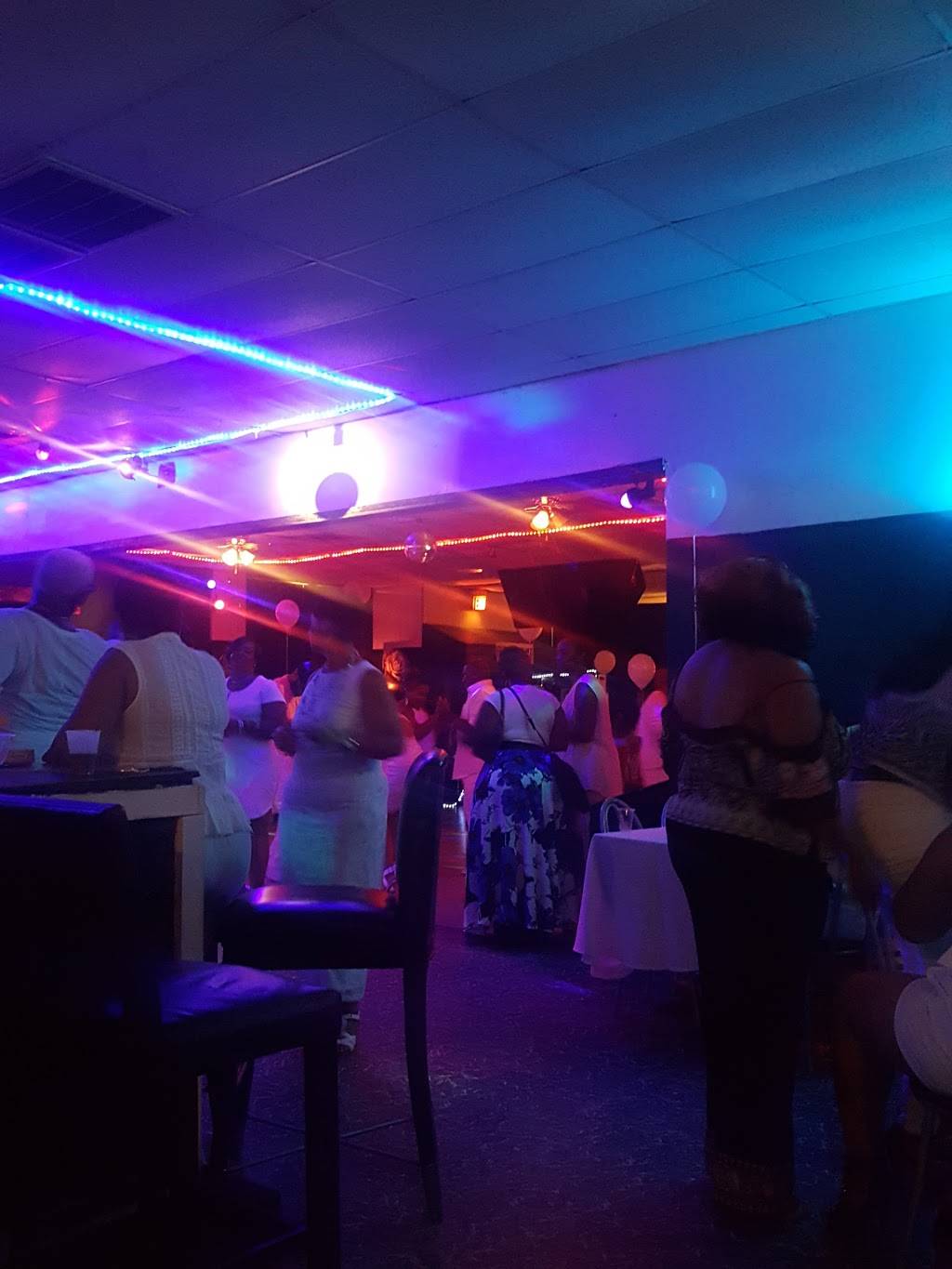 Images Restaurant & Entrnmnt | restaurant | 3940 Airline Blvd # 124, Chesapeake, VA 23321, USA | 7574884048 OR +1 757-488-4048