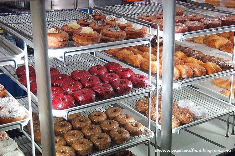 SKS Donut & Croissant | bakery | 5850 W 3rd St Suite #A, Los Angeles, CA 90036, USA | 3239352409 OR +1 323-935-2409