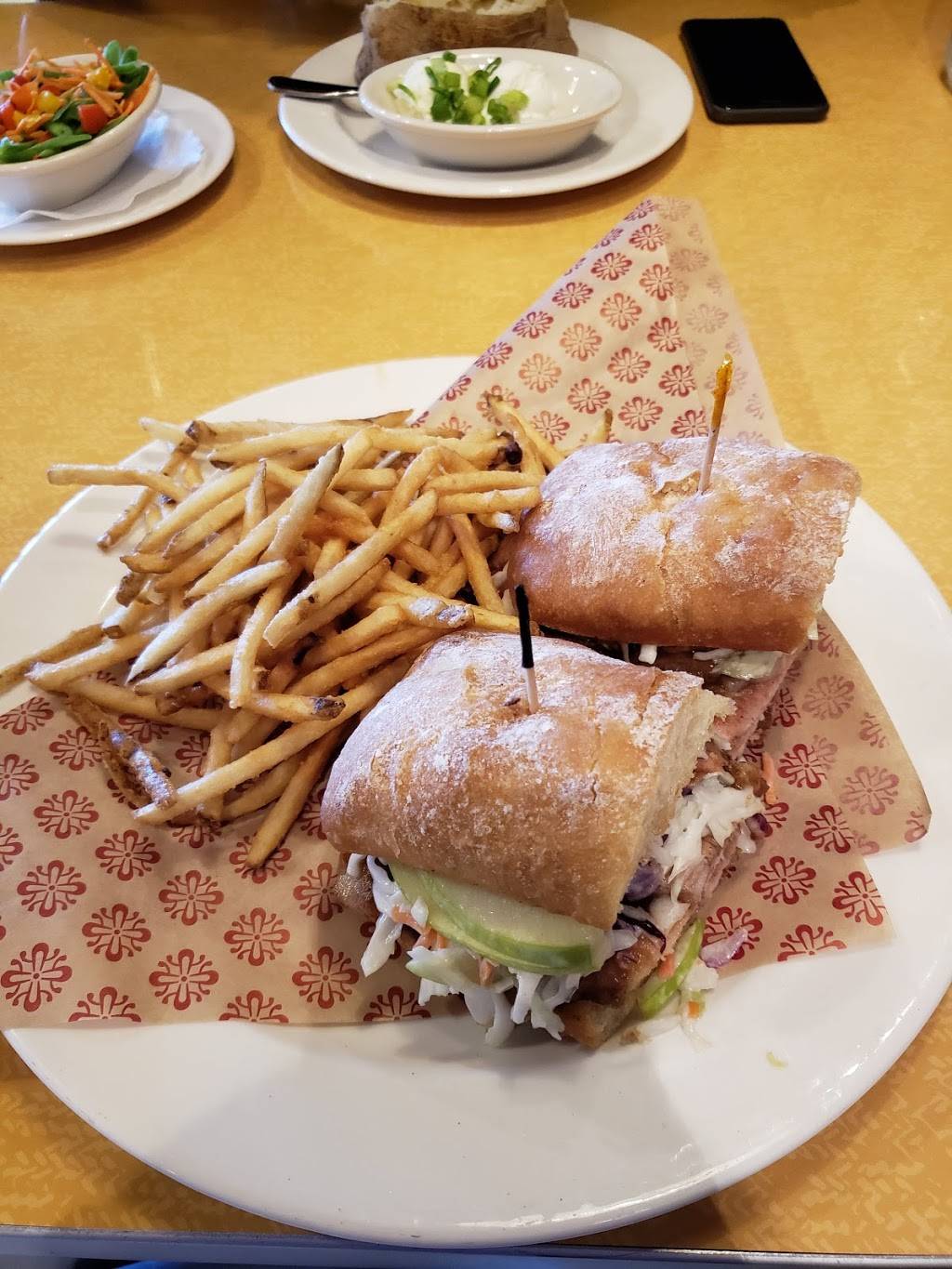 Lucilles Smokehouse Bar-B-Que | restaurant | Del Amo Fashion Center, 21540 Hawthorne Blvd #401B, Torrance, CA 90503, USA | 3103707427 OR +1 310-370-7427