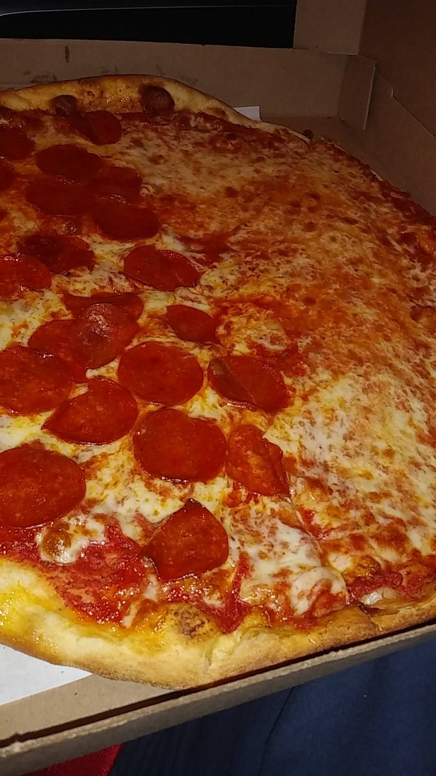 Villaggios Food Emporium | restaurant | 67 Main St, South River, NJ 08882, USA | 7323908390 OR +1 732-390-8390