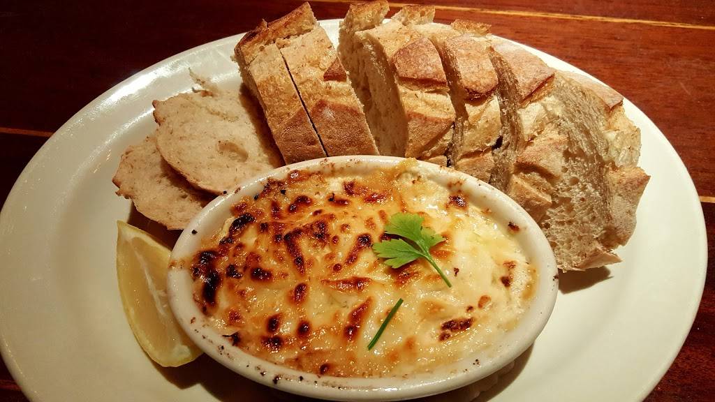 Clydes at Mark Center | restaurant | 1700 N Beauregard St, Alexandria, VA 22311, USA | 7038208300 OR +1 703-820-8300