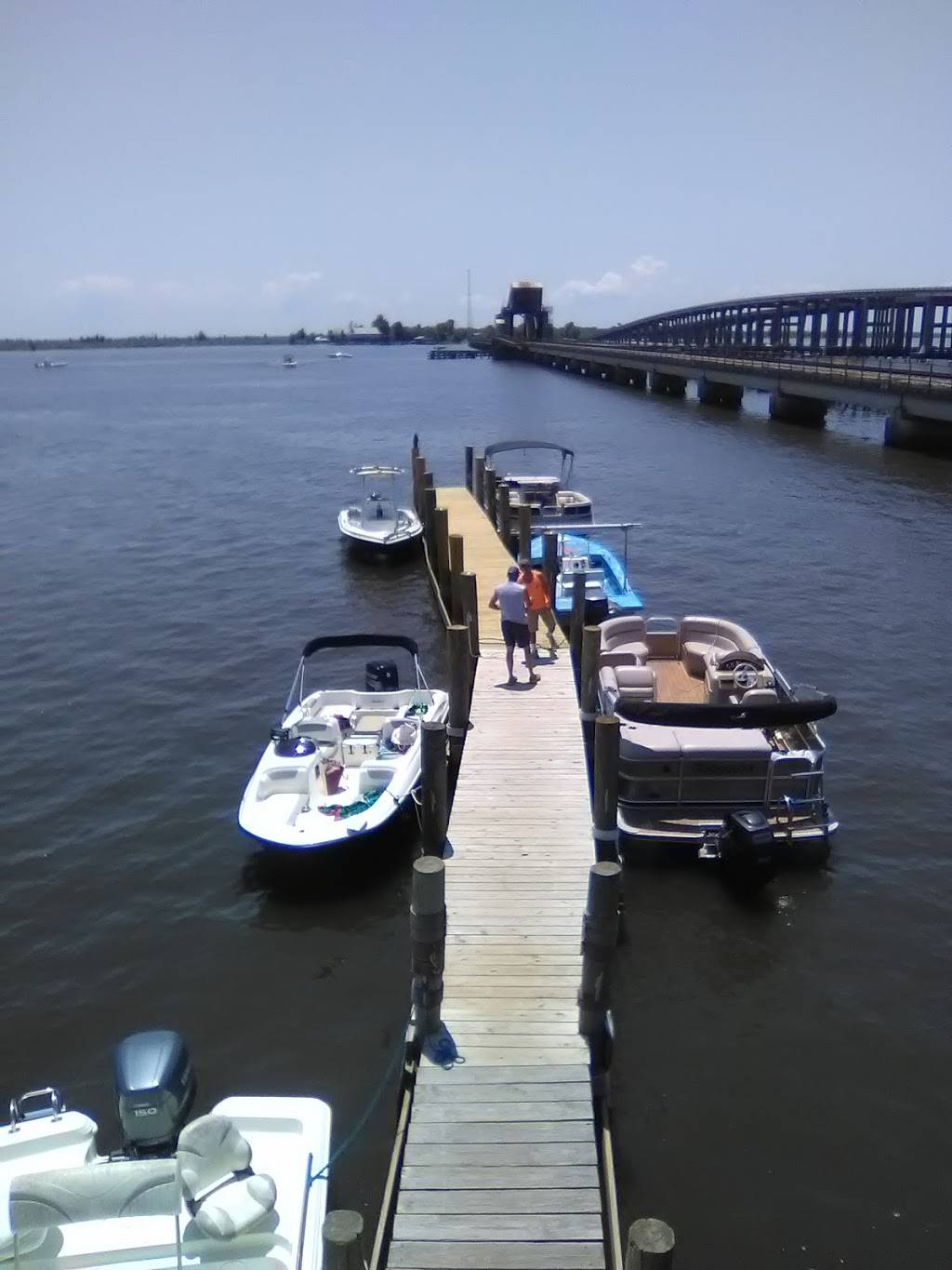 The Fuel Dock | restaurant | 30160 US-51, Akers, LA 70421, USA | 9853860870 OR +1 985-386-0870