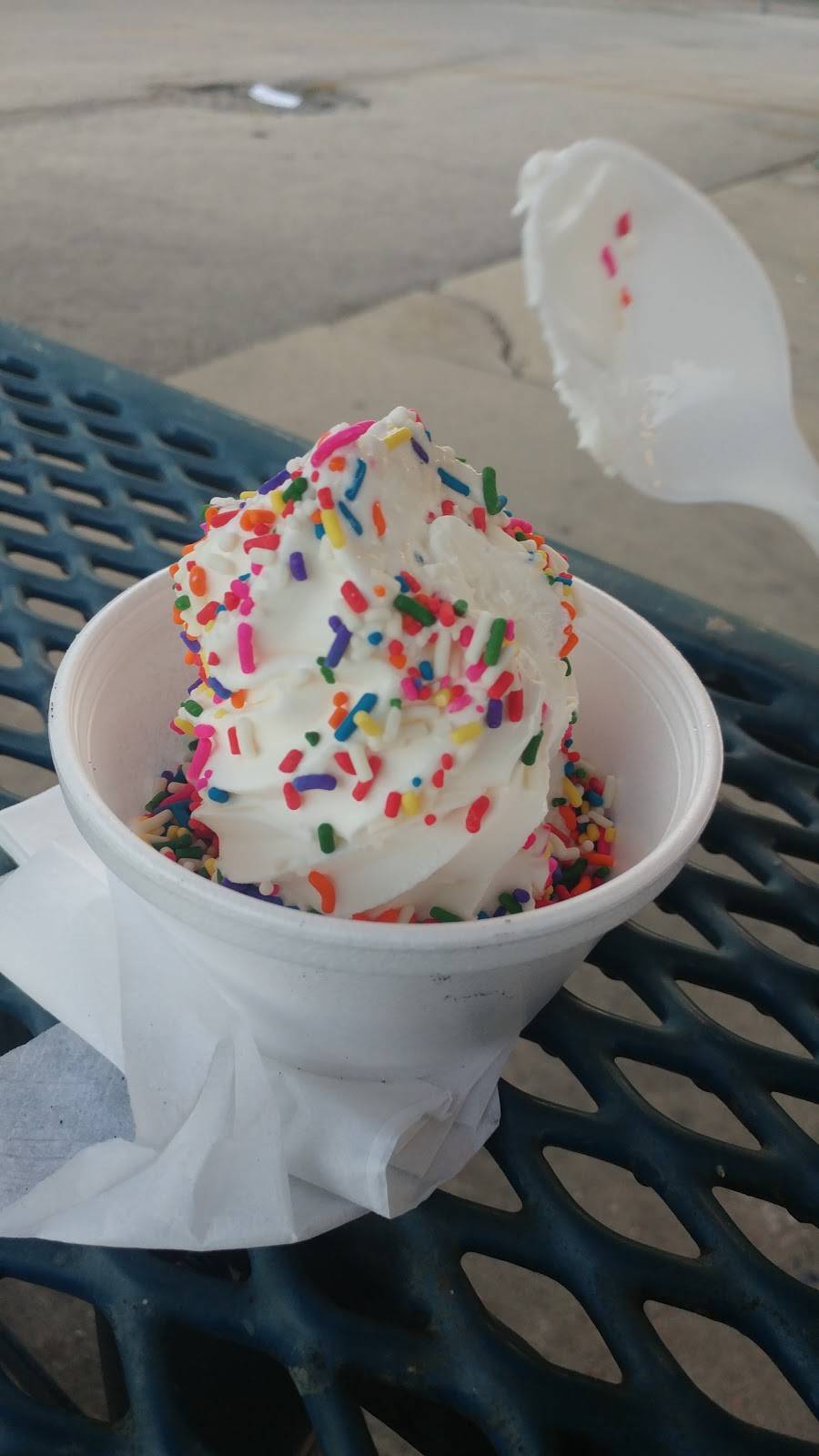 A Js Hot Dogs & Gyros | restaurant | 710 Theodore St, Crest Hill, IL 60403, USA | 8157740100 OR +1 815-774-0100