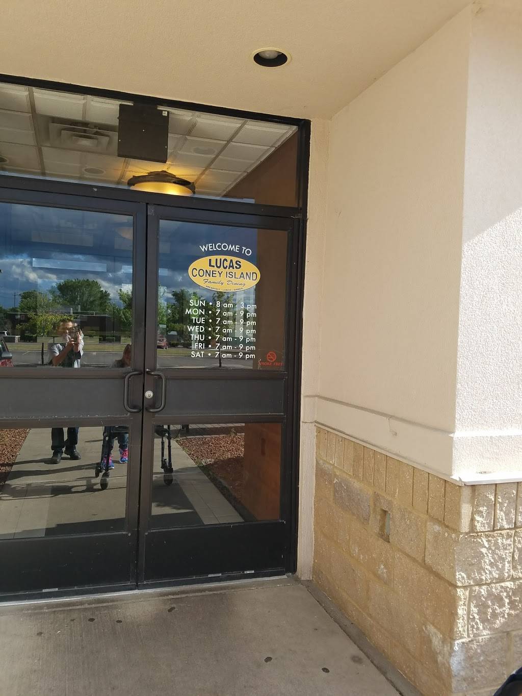 Lucas Coney Island | restaurant | 26631 Van Dyke Ave, Center Line, MI 48015, USA | 5864274000 OR +1 586-427-4000