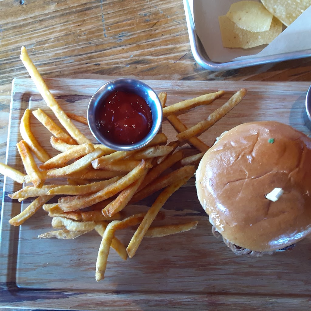 Twin Peaks | restaurant | N, 10 Shackleford Dr, Little Rock, AR 72211, USA | 5012241729 OR +1 501-224-1729