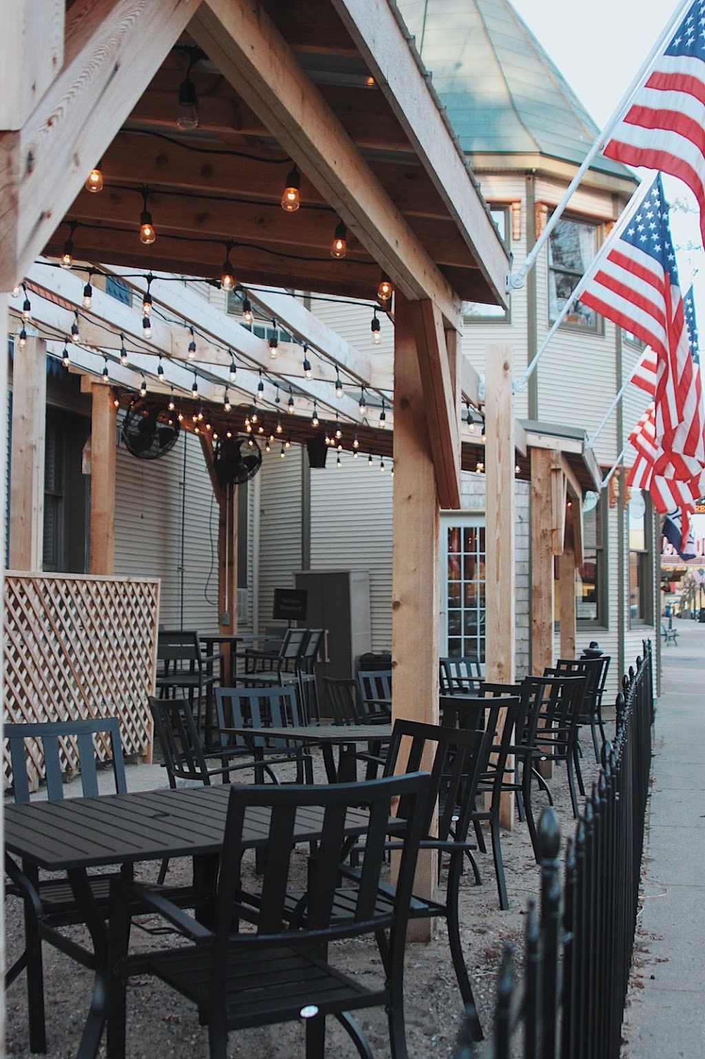 Hotel Frankfort & Restaurant | restaurant | 231 Main St, Frankfort, MI 49635, USA | 2313528090 OR +1 231-352-8090