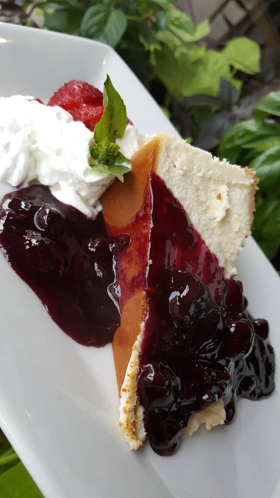 Crab N Que | restaurant | St. Michaels, 207 N Talbot St, St Michaels, MD 21663, USA | 4107458064 OR +1 410-745-8064