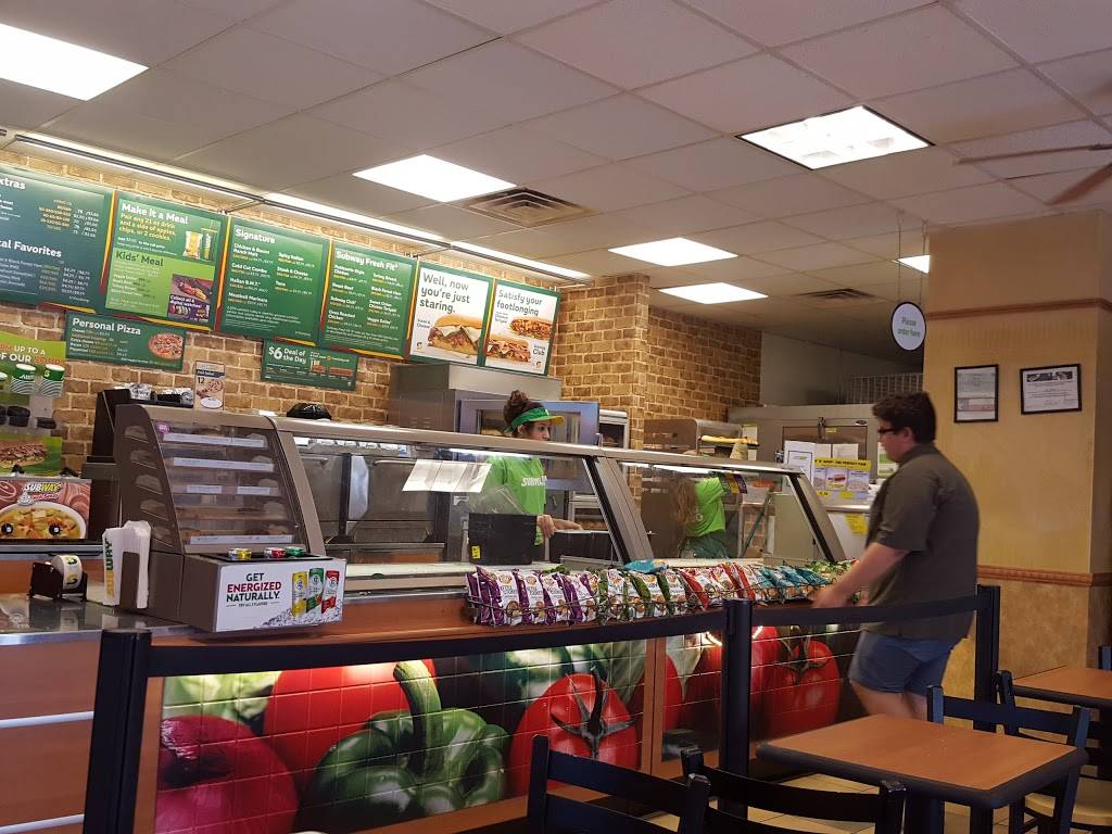 Subway Restaurants | restaurant | 17420 FM306 B, Canyon Lake, TX 78133, USA | 8309353450 OR +1 830-935-3450