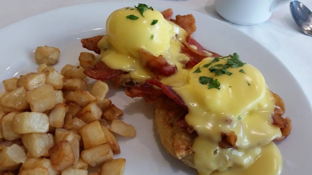 Cafe at the Square | restaurant | 500 St Charles Ave, New Orleans, LA 70130, USA | 5043047831 OR +1 504-304-7831