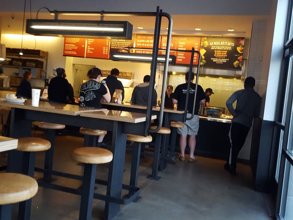 Chipotle Mexican Grill | restaurant | 2388 S Oneida St Ste 300, Ashwaubenon, WI 54304, USA | 9204970216 OR +1 920-497-0216