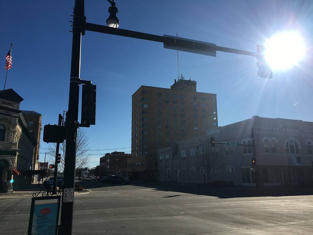 Plaza Towers Community | restaurant | 17 E 2nd Ave, Hutchinson, KS 67501, USA | 6206633341 OR +1 620-663-3341