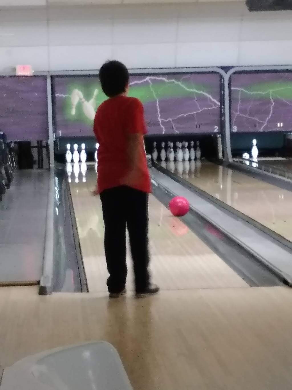 Old Settlers Bowling Center | restaurant | 1500 15th Ave, Union Grove, WI 53182, USA | 2628783709 OR +1 262-878-3709