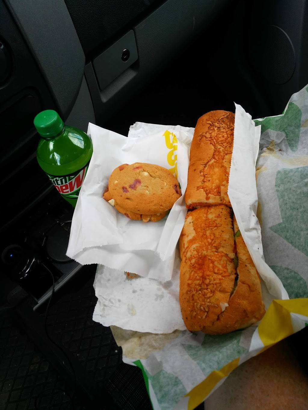 Subway | meal takeaway | 6048 Hwy 9 & 27, Unit 8, Schomberg, ON L0G 1T0, Canada | 9059398510 OR +1 905-939-8510