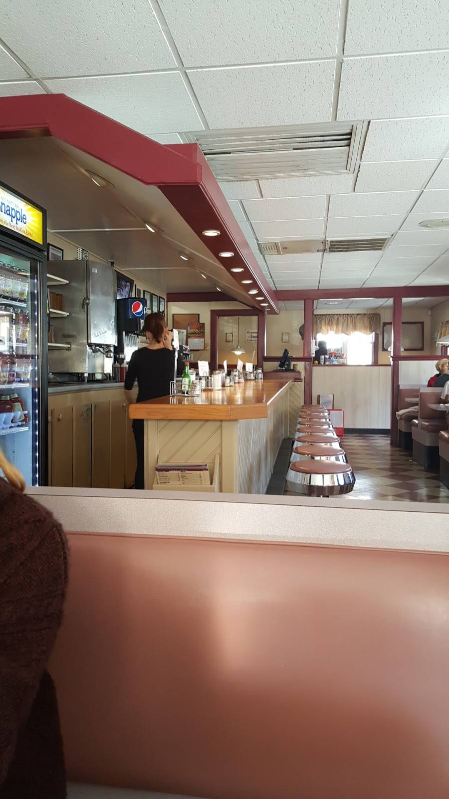 L.B.s Family Restaurant | restaurant | 860 Riverside Dr, North Grosvenor Dale, CT 06255, USA | 8609231899 OR +1 860-923-1899