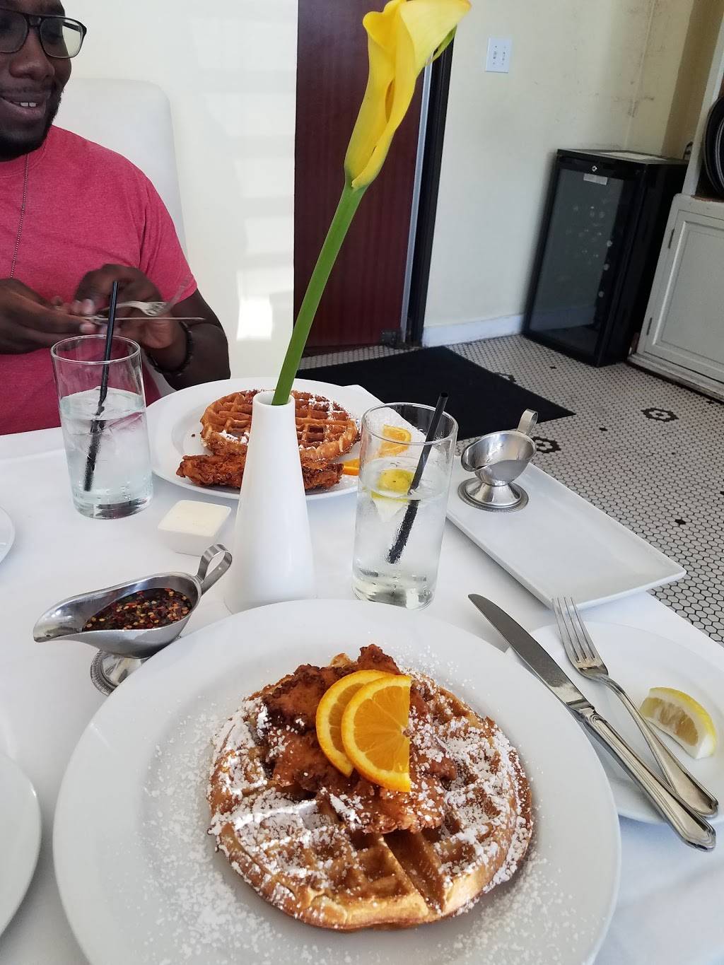 Hatties | restaurant | 418 N Bishop Ave, Dallas, TX 75208, USA | 2149427400 OR +1 214-942-7400