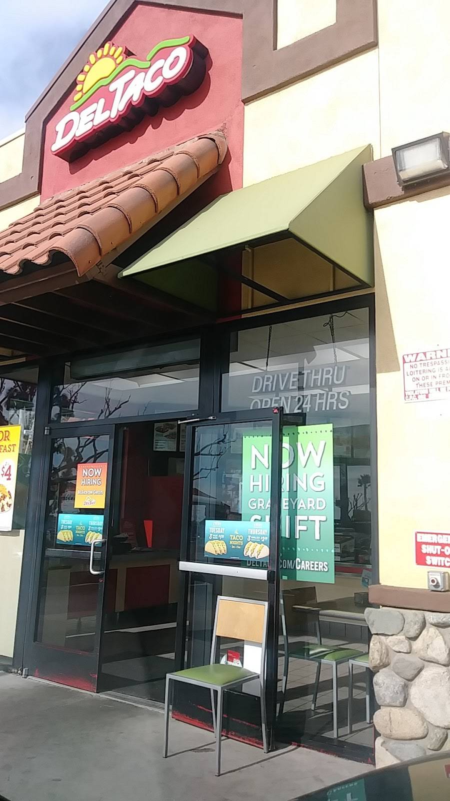Del Taco | meal takeaway | 3864 Sierra Ave, Fontana, CA 92336, USA | 9098234935 OR +1 909-823-4935