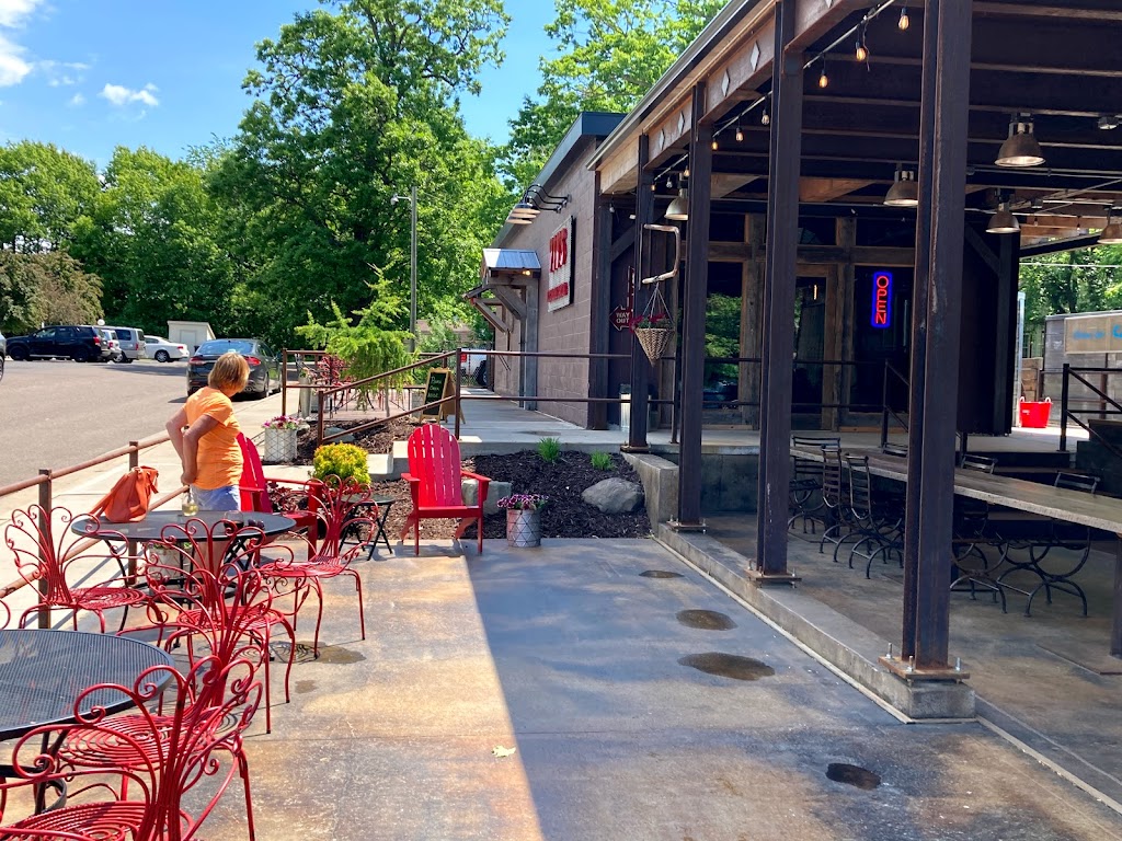 Viv’s Kitchen & Cater | restaurant | 214 W Main St, Balsam Lake, WI 54810, USA | 7154053848 OR +1 715-405-3848