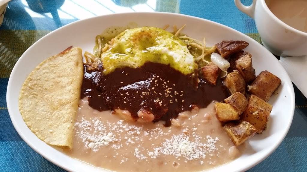 Quemoles Tamales y antojitos La Tia | restaurant | 4619 East Cesar E Chavez Avenue, Los Angeles, CA 90022, USA | 3232637842 OR +1 323-263-7842