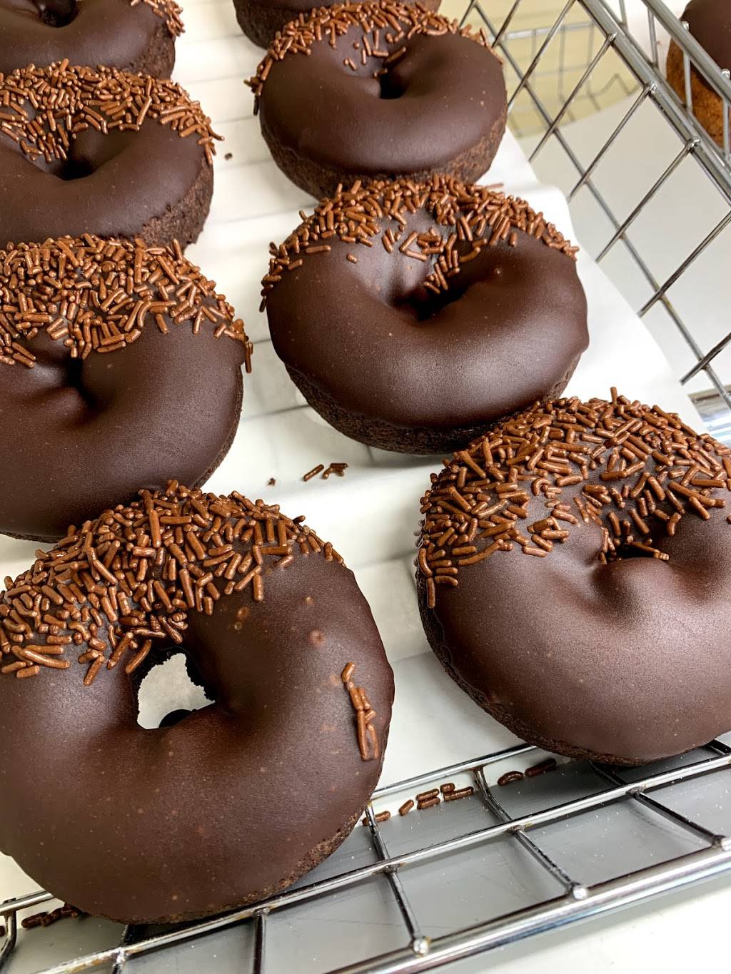 Honey Dew Donuts | bakery | 470 Meridian St, East Boston, MA 02128, USA | 7813978200 OR +1 781-397-8200