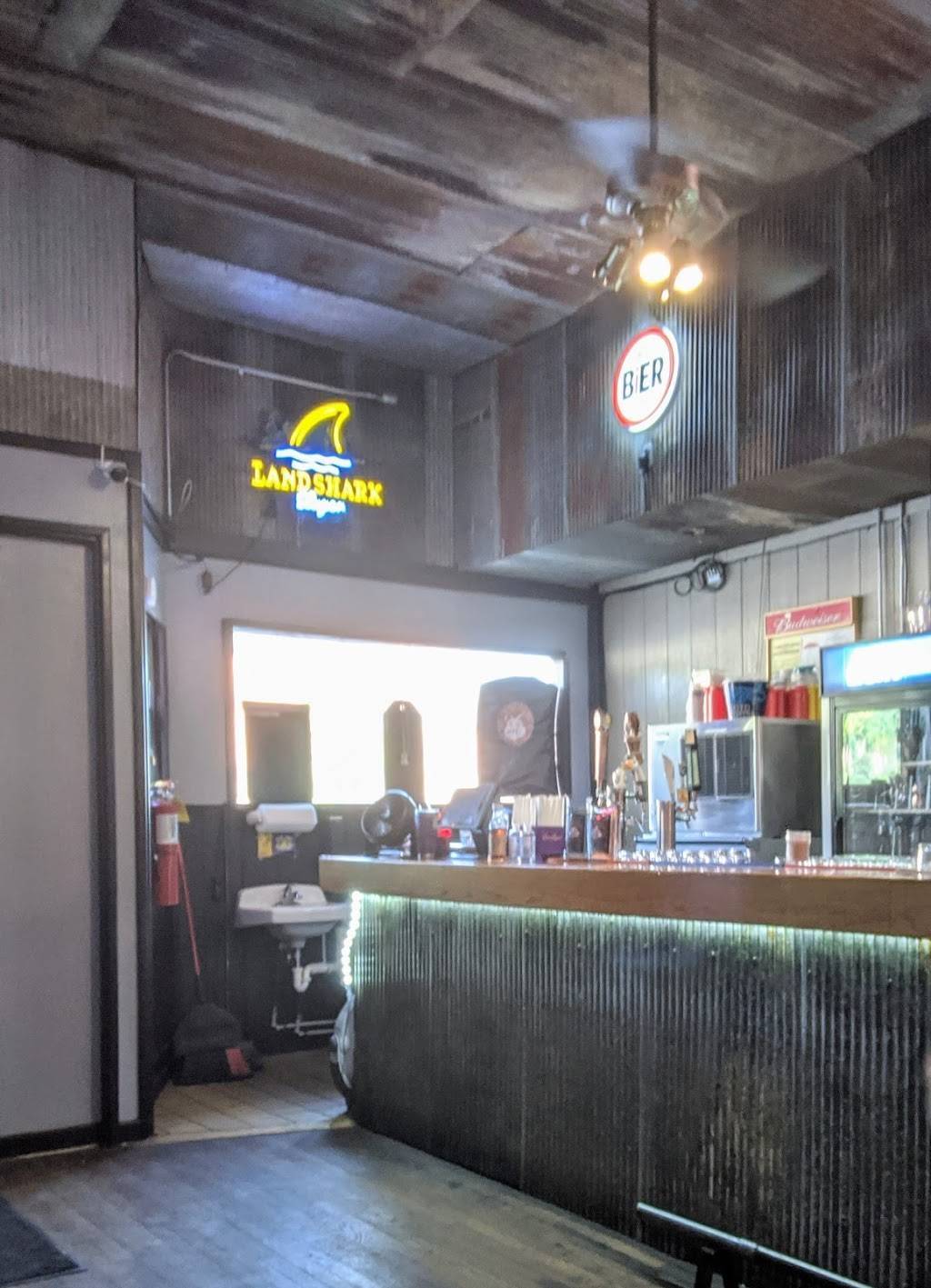 The Cockeyed Pig Dive Bar and Grille | restaurant | 325 New York Ave, Holton, KS 66436, USA | 7853643400 OR +1 785-364-3400